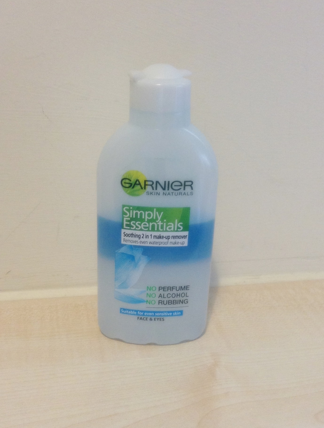  Garnier  simply essentials 2 in 1 makeup  remover  Chronic 